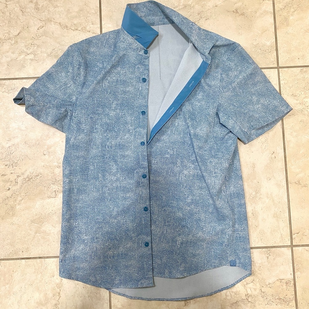 LULULEMON Airing Easy button up size Large